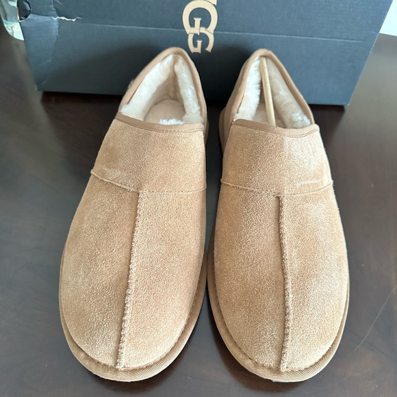 UGG Leisure Suede Slip On - Picture 1 of 7